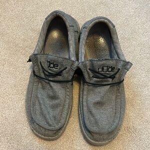 Men’s size 9 Hey Dudes